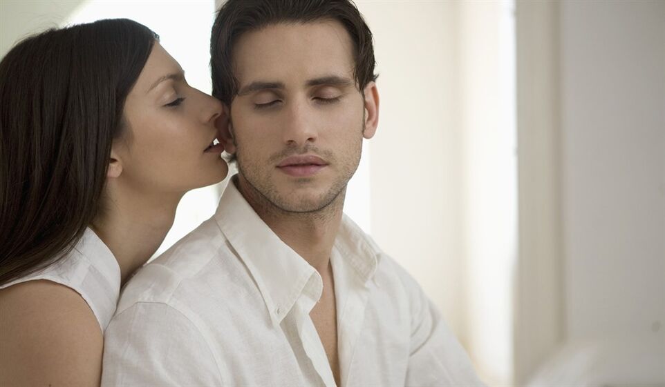 La femme excite l'homme